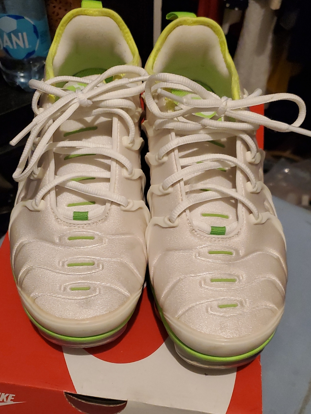 Nike Women’s AIRMAX White and Lime Green Athletic Sneakers